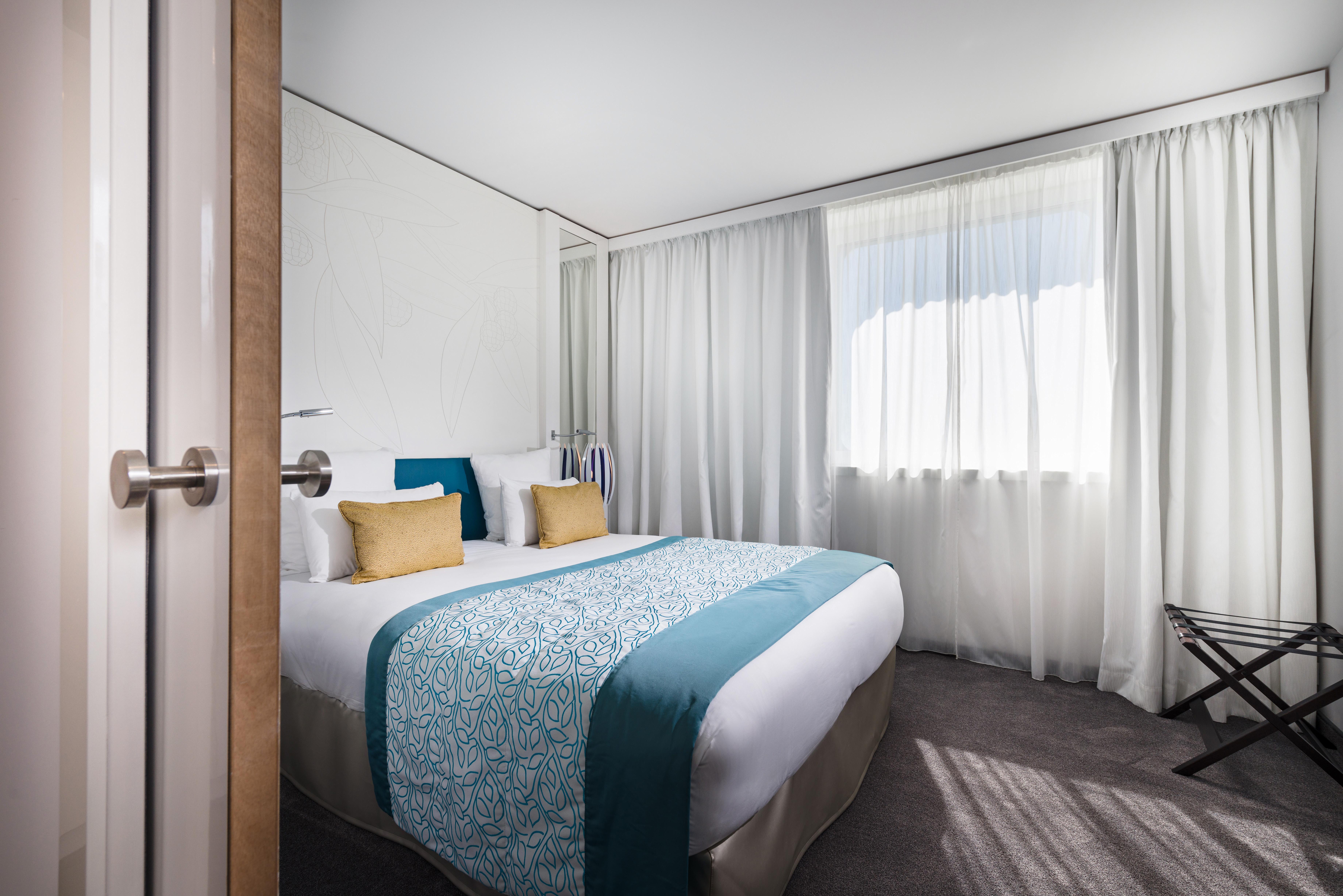 Golden Tulip Marseille Euromed Hotel Екстериор снимка