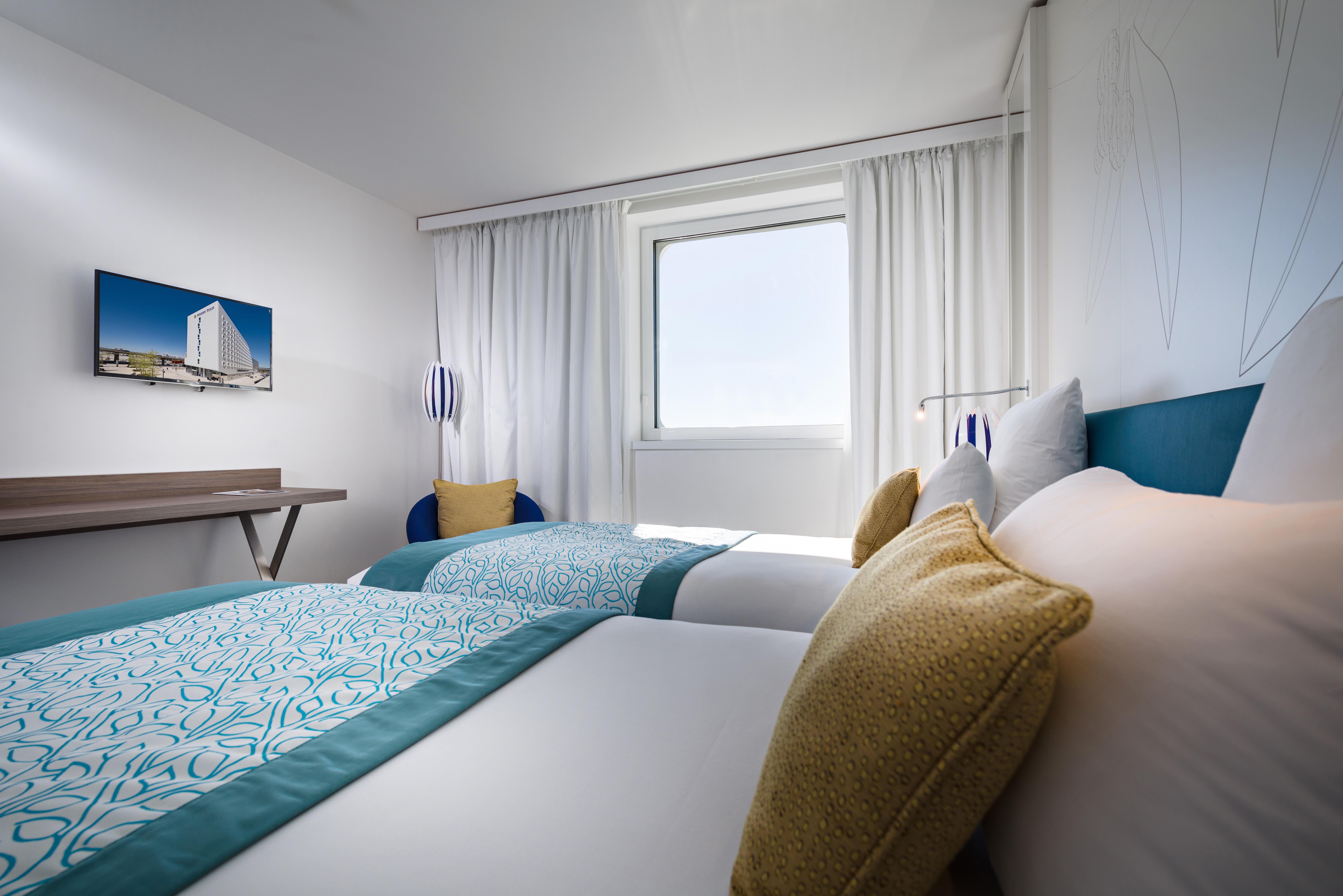 Golden Tulip Marseille Euromed Hotel Екстериор снимка