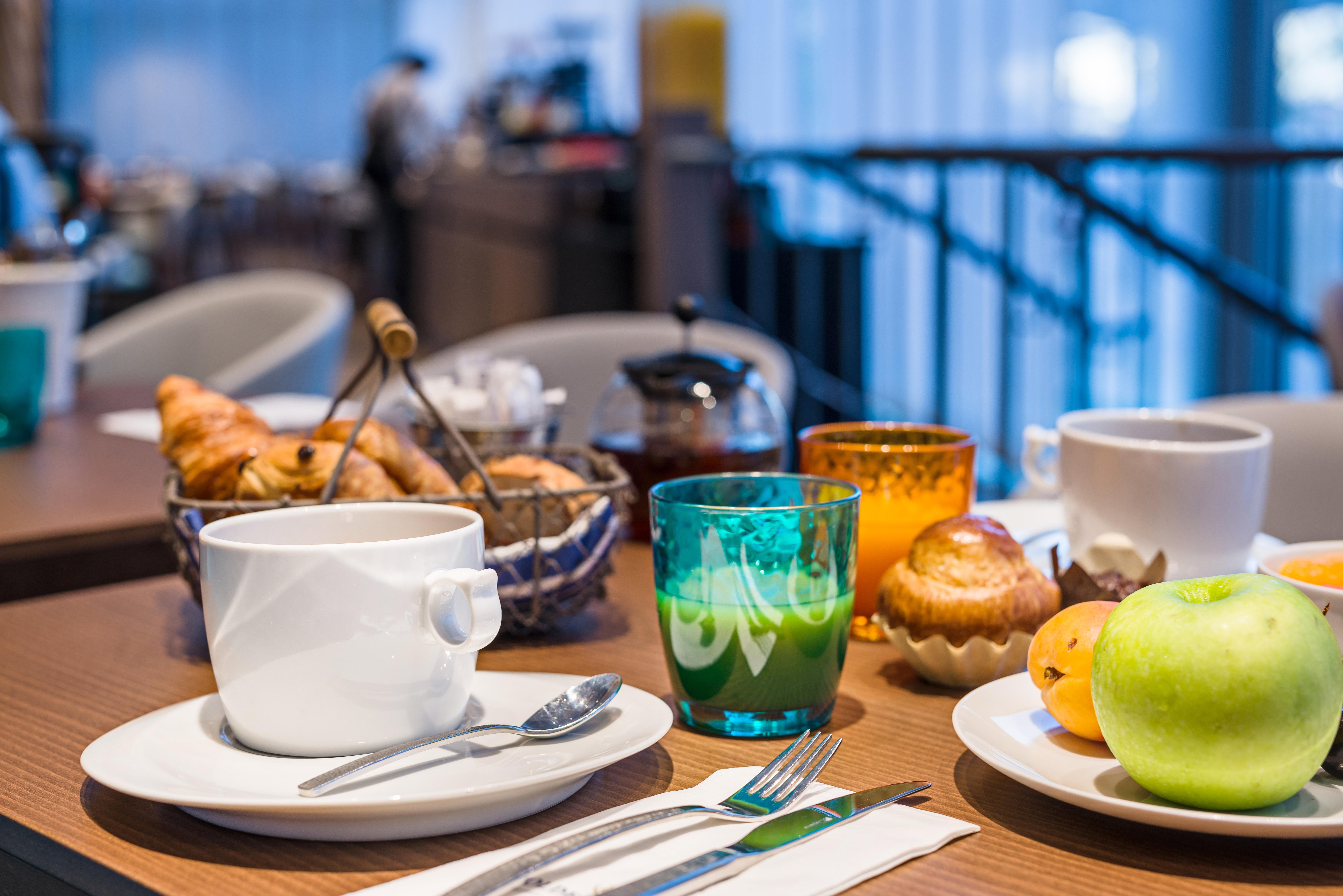 Golden Tulip Marseille Euromed Hotel Екстериор снимка