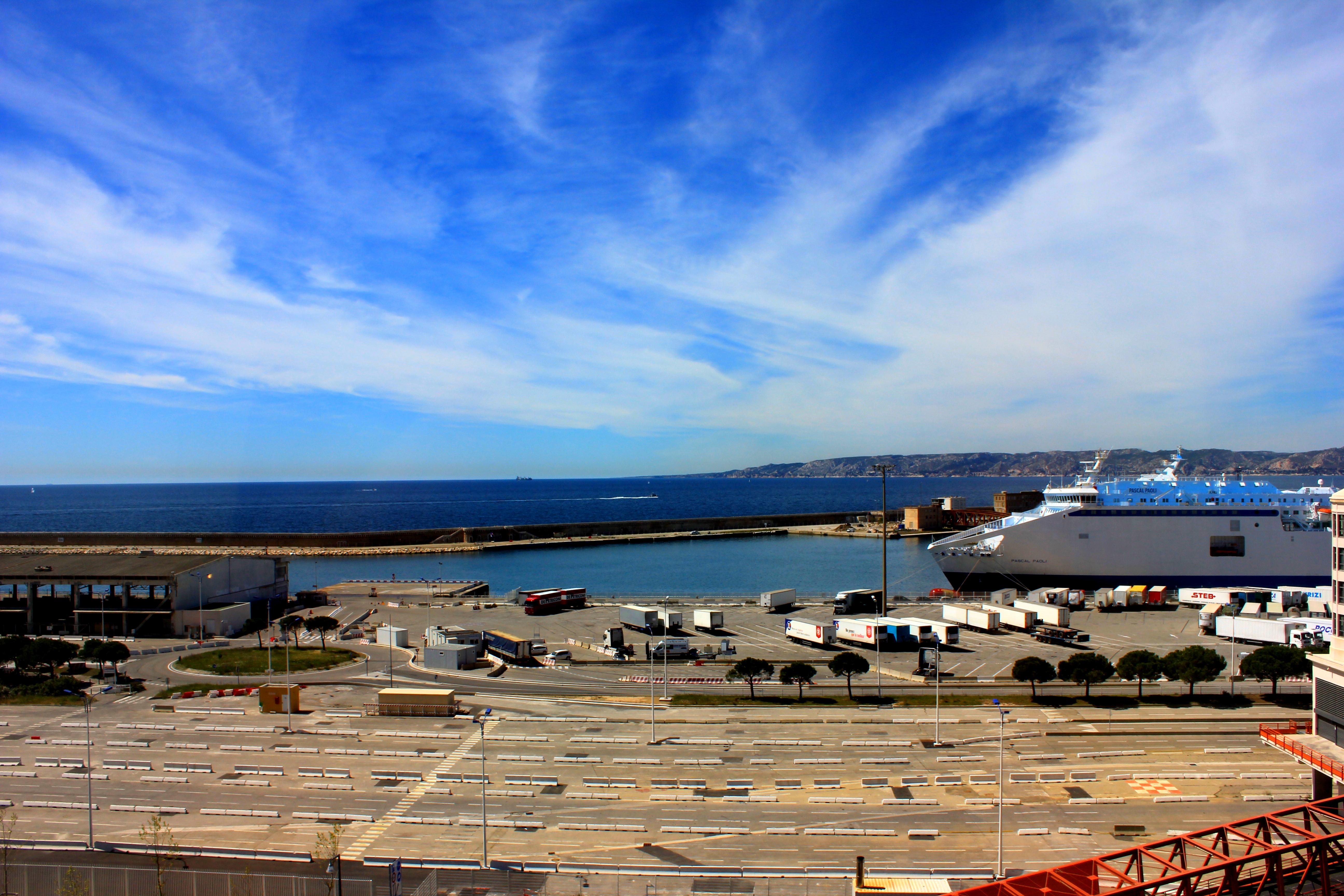 Golden Tulip Marseille Euromed Hotel Екстериор снимка