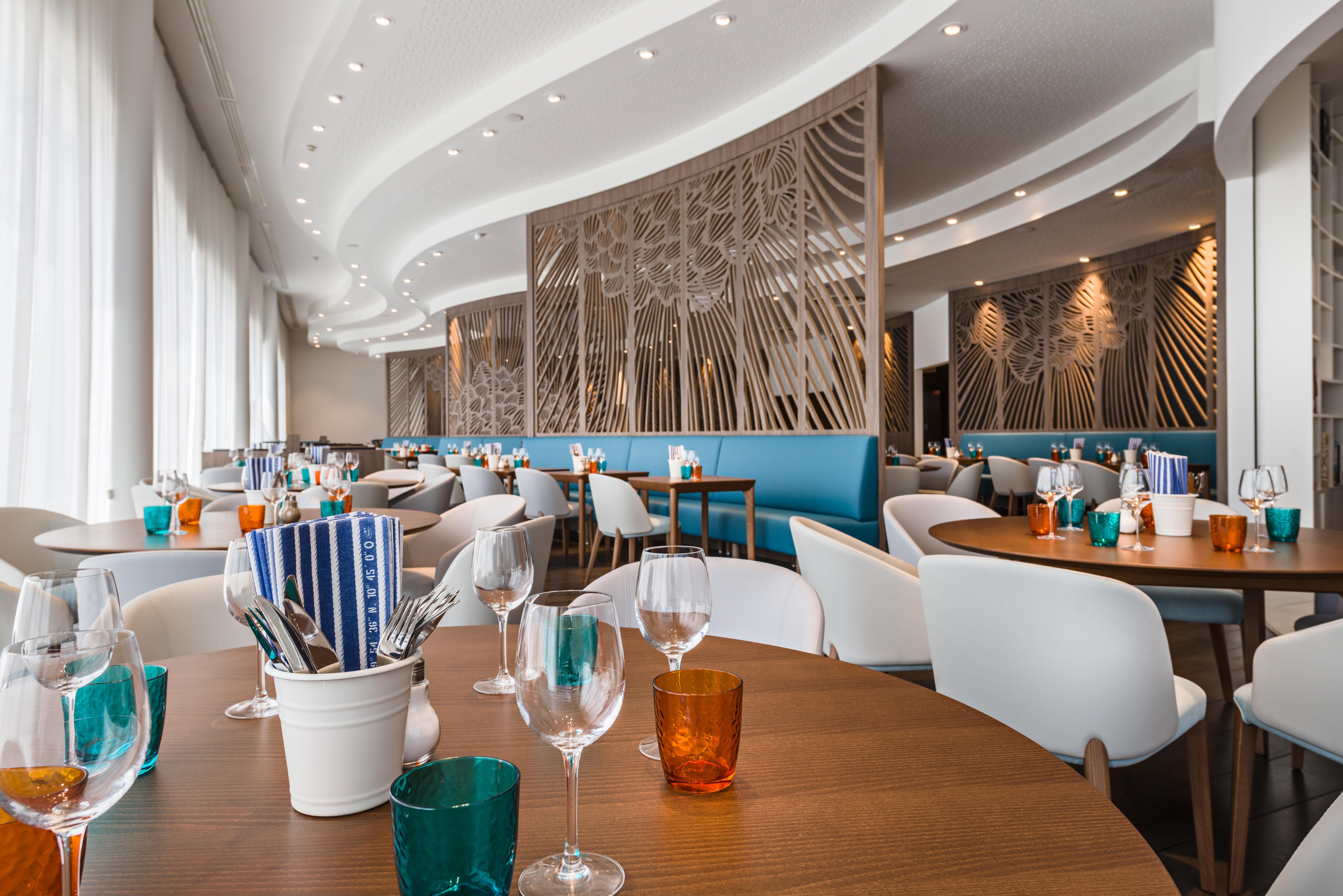 Golden Tulip Marseille Euromed Hotel Екстериор снимка
