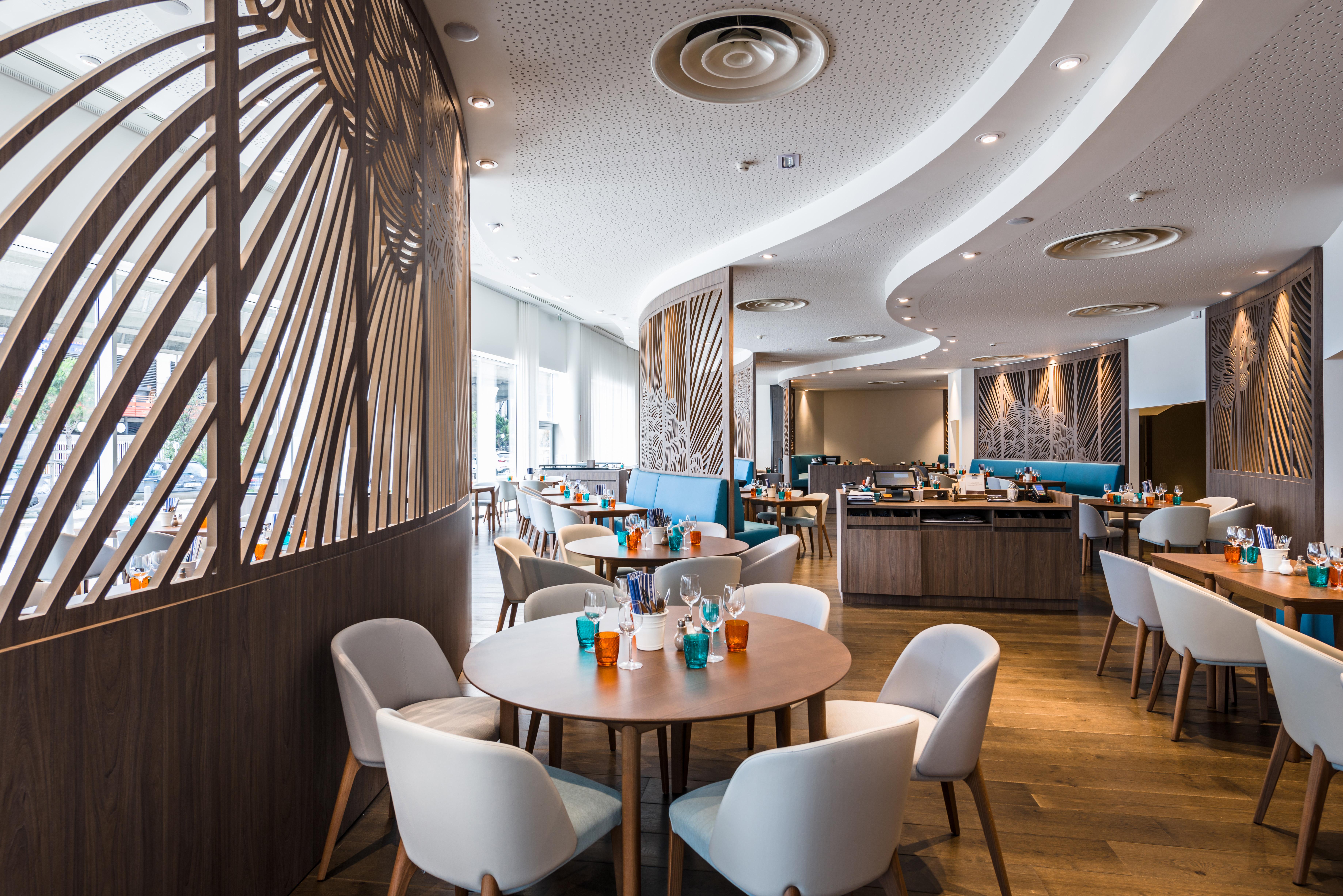 Golden Tulip Marseille Euromed Hotel Екстериор снимка
