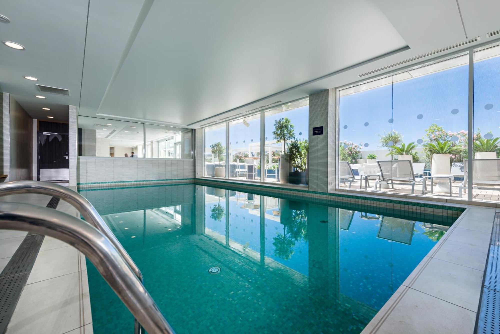 Golden Tulip Marseille Euromed Hotel Екстериор снимка