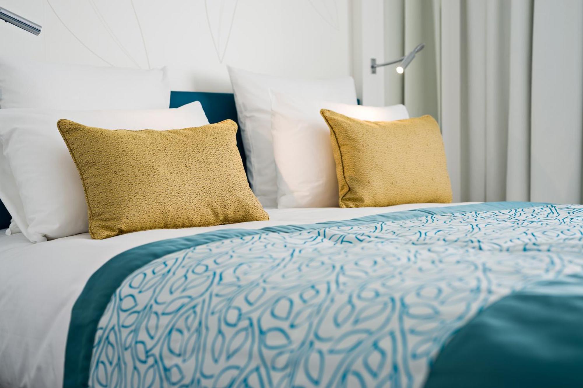 Golden Tulip Marseille Euromed Hotel Екстериор снимка