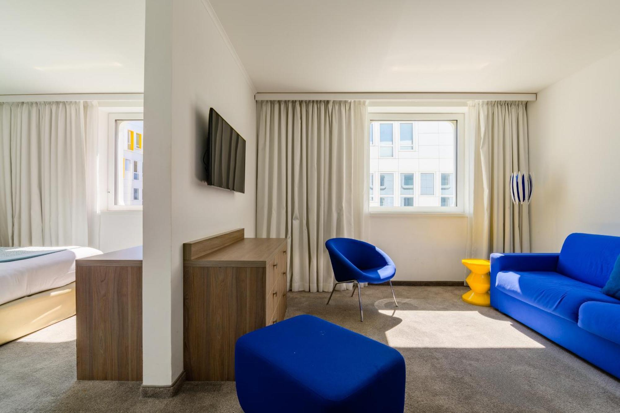 Golden Tulip Marseille Euromed Hotel Екстериор снимка